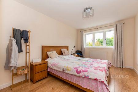 4 bedroom house to rent Elkins Gardens, Guildford, Surrey, GU4 - Photo 5