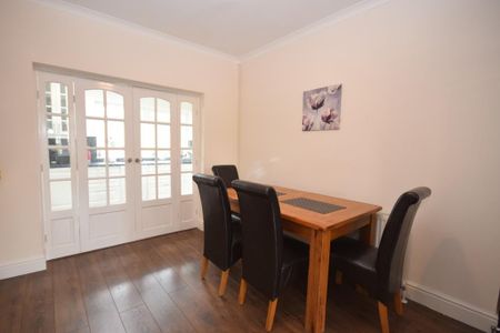 4 bedroom semi-detached house to rent - Photo 2