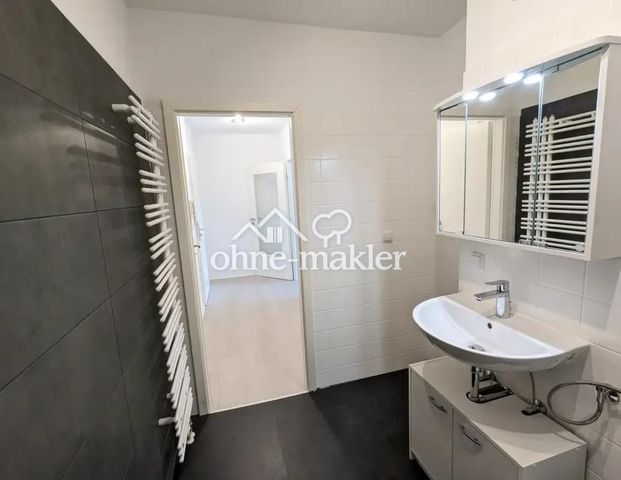 Exklusive 2,5-Zimmerwohnung mit herrlichem Blick ins Grüne mit TG-Stellplatz - Foto 1