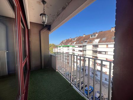 Location Besançon,Grand appartement T3 au centre Ville avec balcon, garage et cave! - Photo 4