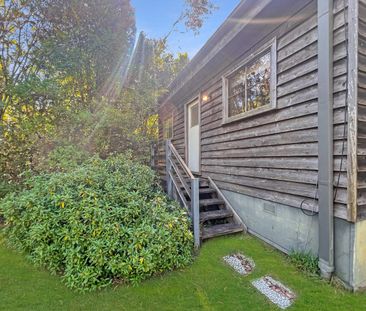 1 Bedroom Cottage with Loft & Lush Garden - Photo 6