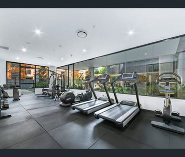 Spacious 1-Bedroom + Study Apartment in Prime Burwood Location - Photo 2