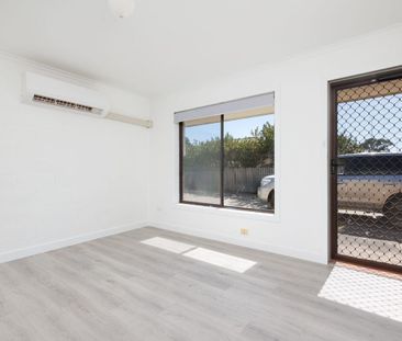 Freshly Renovated Unit Minutes away from Lavington Square - Photo 2