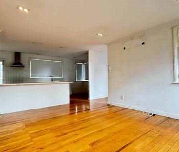 Welcome Home to Comfort & Convenience in Glen ... - Photo 4