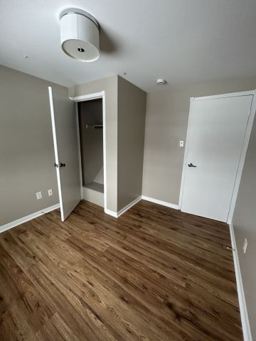 For Lease - 11 Chaucer Crescent, Barrie, Ontario - Photo 2