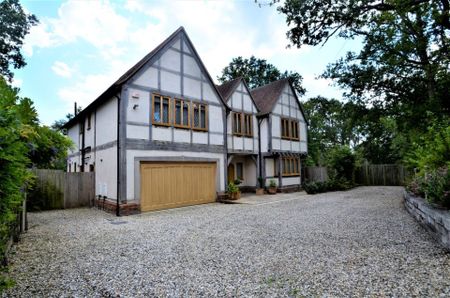 5 bedroom Detached house to rent - Photo 3