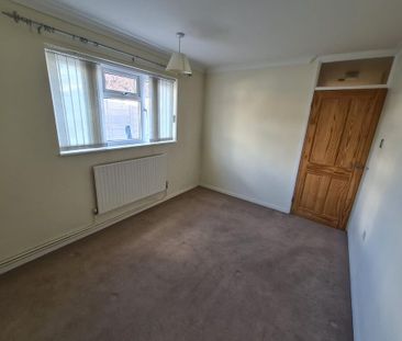 2 bedroom ground floor flat to rent - Photo 3