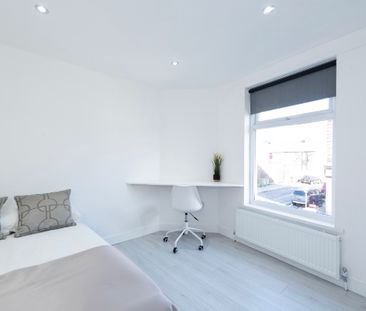 6 Bed Semi-Detached House, Lawrence Road, L15 - Photo 4