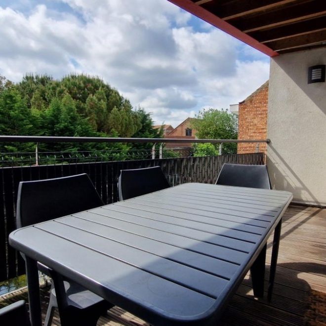 IXELLES: APPARTEMENT MEUBLE 2 CHAMBRES + TERRASSE + PARKING - Ixelles - Foto 1