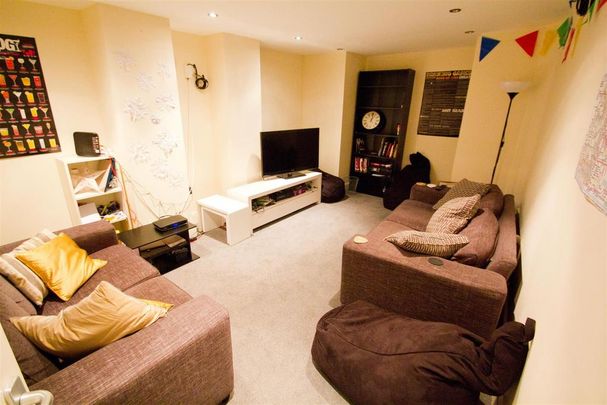 1 bedroom in a house share to rent - Photo 1