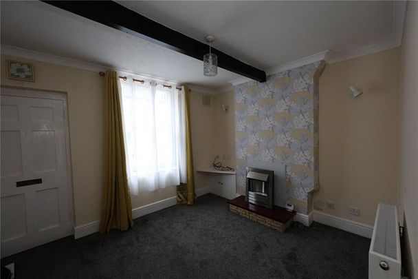 2 bedroom end of terrace house to rent - Photo 1