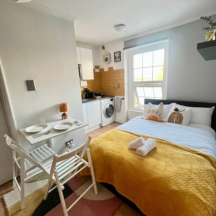 Studio Flat, Kingsland High St, E8 - Photo 1