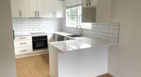 Freshly renovated three-bedroom bungalow in sought-after Mt Eden - Photo 5