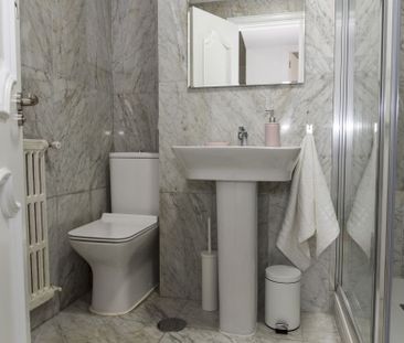 Modern room in Madrid, Paseo de los Pontones Street - Photo 1