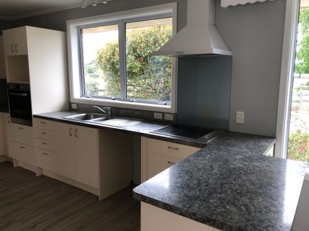 Country Living - Photo 2