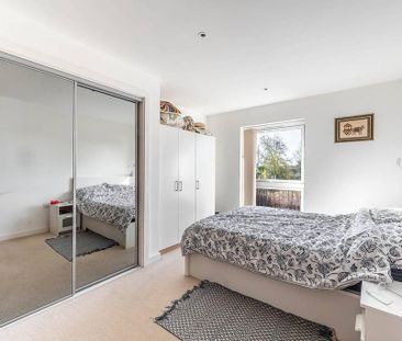 3 bedroom flat to rent - Photo 5