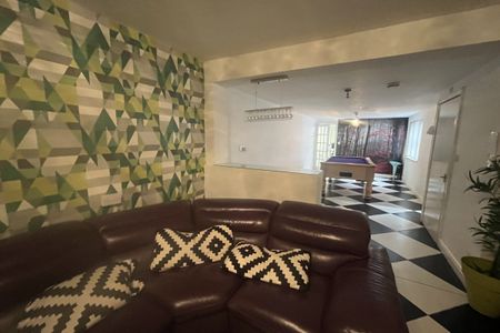 Bristol Road - Photo 4