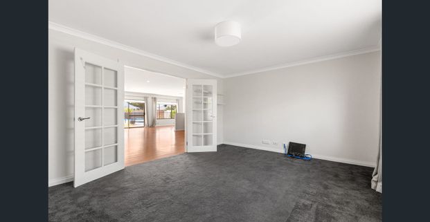 SUPERSIZED FAMILY HOME! - Photo 1