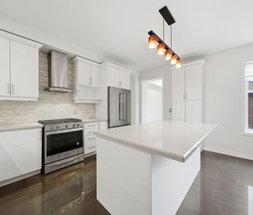 For Lease - 3073 Neyagawa Boulevard, Oakville, Ontario - Photo 4