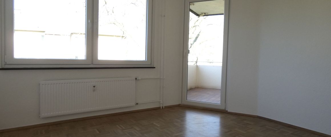 ** Attraktive 2-Zimmer-Wohnung mit Loggia in Essen-Holsterhausen – Nähe Uniklinikum ** - Foto 1
