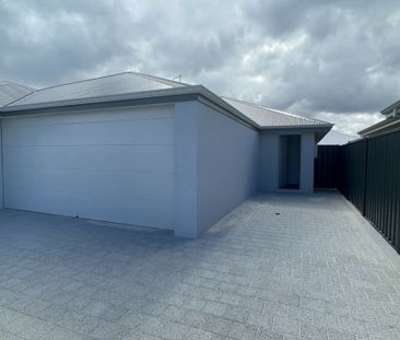 Two Bedroom Dual Living Property! - Photo 6