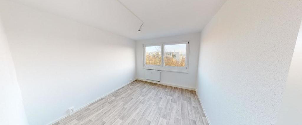 Neu modernisierte 4-Raum-Wohnung mit Balkon - Photo 1