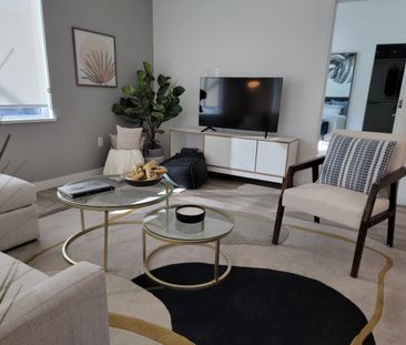 Large Luxury Main Floor 2 bedroom plus den Condo near Downtown – Pe... - Photo 2