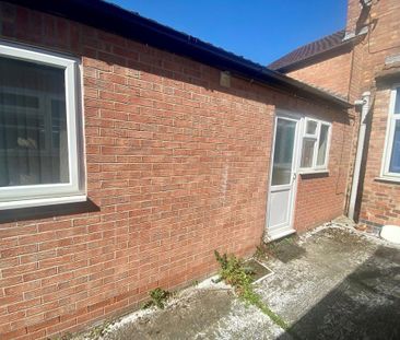 2 bedroom semi-detached house to rent - Photo 3