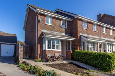 2 bedroom end of terrace house to rent - Photo 4