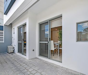 Stylish & Sought After - Photo 5