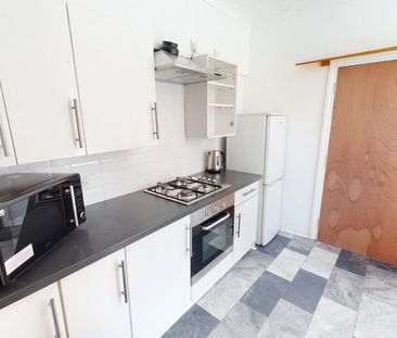 1 bedroom in a house share to rent - Photo 4