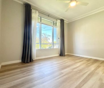 Beautifully presented family home set in prime location, offering b... - Photo 4