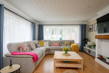 5 bedroom semi-detached house to rent - Photo 2