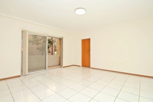 2/17 Caroline Street, Westmead. - Photo 1