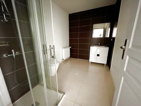 Location Appartement 2 pièces 45m² LA CHAPELLE EN SERVAL 60520 - Photo 4