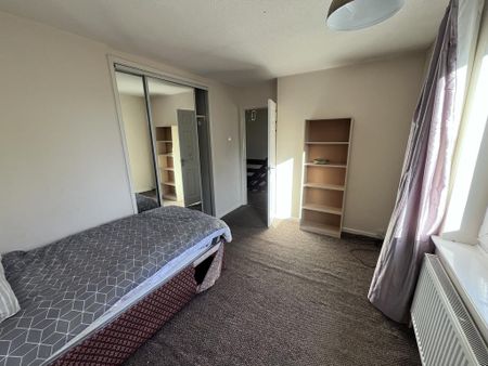 3 bedroom detached house to rent - Photo 3