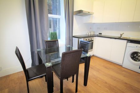 Ground Flat, 5 Hyde Park Terrace, LS6 1BJ, Leeds - Photo 2