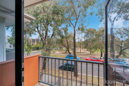 Attractive Townhouse in Prime Parkland Position - Photo 2