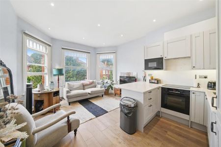 1 bedroom flat to rent - Photo 2