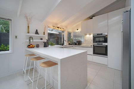 Rare Family Sanctuary in Nature - Photo 2