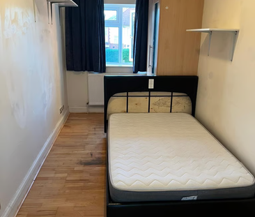 1 bedroom in a house share to rent - Photo 1