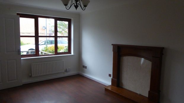 Fully Refurbished, Stylish 3 Bed Semi Detached House to Let in Great Morley Location - Photo 1