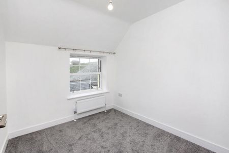 4 bedroom semi-detached house to rent - Photo 3