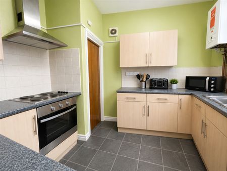 5 bedroom terraced house to rent - Photo 4