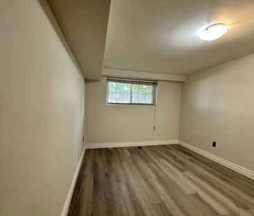 For Lease - 2406 Ventura Drive, Oakville, Ontario - Photo 1