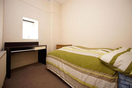 3 bedroom flat to rent - Photo 3