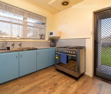 CUTE THREE BEDROOM HOME - Photo 6