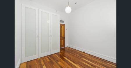 SUNNY AND SPACIOUS FREESTANDING COTTAGE - Photo 2