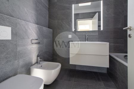 LUMINOSO 4.5 LOCALI CON GRANDE TERRAZZA E VISTA APERTA - Foto 3