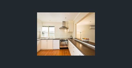 3 Bedroom house in quiet area, next to Thornbury high school, big backyard. - Photo 5